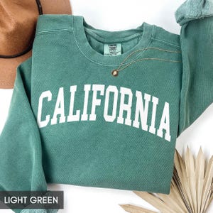 Sweat-shirt California Comfort Colors®, cadeau État de Californie pour lui, sweat à capuche de style rétro vintage, voyage de vacances en famille en Californie image 1