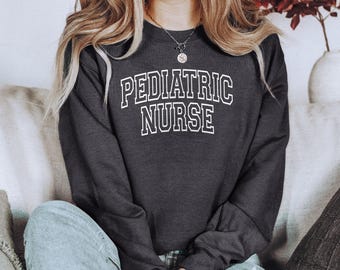 Sudadera de enfermera pediátrica, regalo para enfermera pediátrica especializada (unisex), sudadera con capucha de enfermera PNP, sudadera de cuello redondo para enfermera certificada Peds CPN