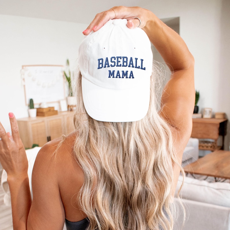 Casquette brodée Baseball Mama, casquette de baseball pour homme, casquette T-Mom, tenue de baseball pour le jour du match en famille, cadeau de fête des mères maman mignonne pour elle image 1