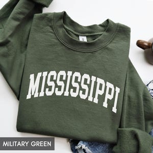 Mississippi Sweatshirt, MS Crewneck, State of Mississippi Gift for him or her, Vintage Retro Mississippi Hoodie, Family Vacation Travel