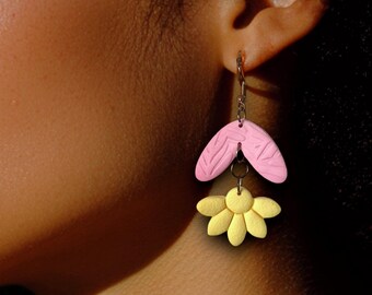 Pastel pink yellow flower drop earrings / Spring lightweight cute floral earrings / Flower shape polymer clay earrings / Bright earrings