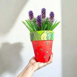 Hand-Painted Strawberry Planter – Cute Ceramic Plant Pot with Leaf Rim – Juicy Red Summer Pot for Herbs & Succulents – Whimsical Garden Deco