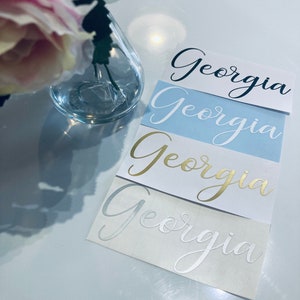 Decalcomania con nome in vinile I Bellissimi adesivi con nomi di carattere di classe I Libro degli ospiti personalizzato, Bottiglia d'acqua, Decorazione regalo di compleanno I Nomi personalizzati