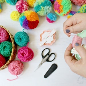 Large Pom Pom Maker Starter Kit | Pom pom Kit UK, Craft Kits for Kids UK, Pom Pom Making Kit, DIY Kit, Pom Pom Making Kit, Childrens Crafts