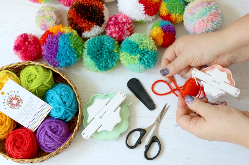 Small Pom Pom Maker
