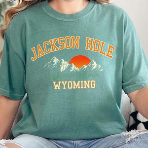 Vintage Style Jackson Hole Comfort Colors Shirt Gift for Family Skiing Travel Vacation