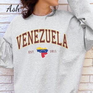Vintage Venezuela Flag Sweatshirt - Cozy Crewneck for Venezuelan Pride