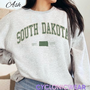 South Dakota Sweatshirt, Vintage Retro South Dakota Crewneck, Cozy State Pride Sweatshirt, Gift for Travelers & Locals