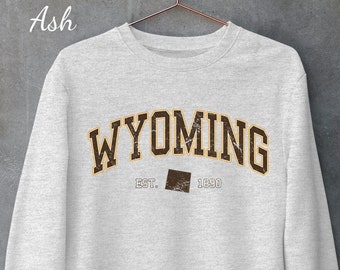 Vintage Wyoming Sweatshirt, Wyoming Unisex Sweater, Wyoming  Sports Sweatshirt, Wyoming Travel Gift, University Student Gift, Wyoming Gift