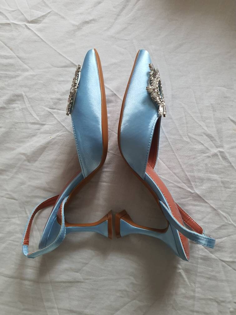 Amina Muaddi schoenen hakken pumps baby blauw satijn met - Etsy Nederland