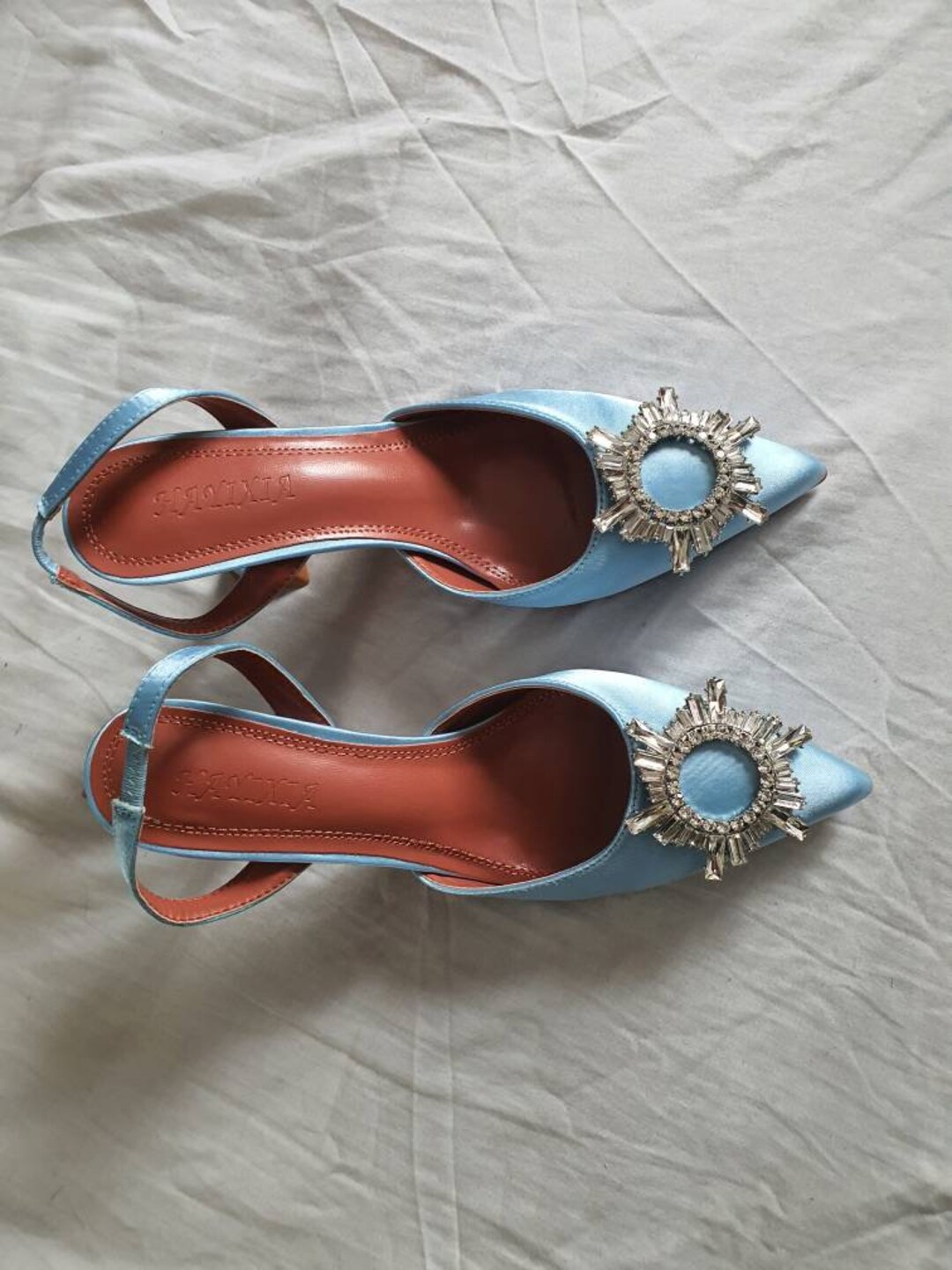Amina Muaddi schoenen hakken pumps baby blauw satijn met - Etsy Nederland