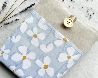 Daisy Book Sleeve with Pocket, Padded Book Cover, Book Jacket, Blue Book Pouch, Book Accessories, Book Lover Gift, Book Protector, Book Bag