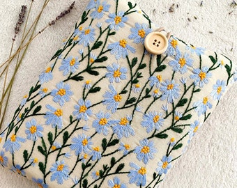 Embroidered Daisy Book Sleeve, Padded Book Cover, Book and Kindle Accessory, Book Protector, Bookish Gifts, Book Bag, Book Purse