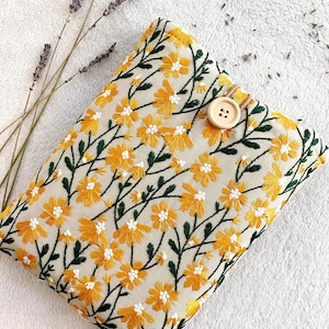 Embroidery Daisy Book Sleeve, Flowers Book Cover, Book Purse, Padded Book Pouch, Book Accessories, Book Lover Gift, Book Protector, Book Bag