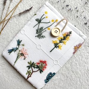 Embroidery Flower Kindle Sleeve, Kindle Paperwhite Case, White Kindle Oasis Cover, Book Lover Gift, Book Accessories, Padded Kindle Pouch