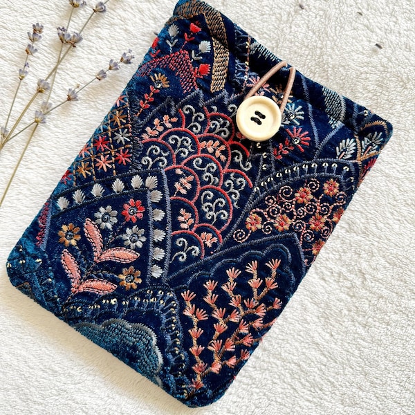 Embroidery Kindle Paperwhite and Scribe Case, Padded Kindle Sleeve, Flower Ebook Cover, Bookish Gifts for Readers, Book & Kindle Accessories