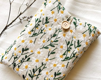 Embroidery Daisy Book Sleeve, Padded Book Cover, Floral Book Purse, Book & Kindle Accessories, Bookish Gifts for Readers, White Book Bag