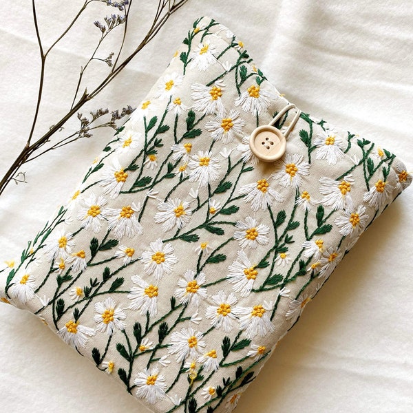Embroidery Daisy Book Sleeve, Padded Book Cover, Floral Book Purse, Book & Kindle Accessories, Bookish Gifts for Readers, White Book Bag