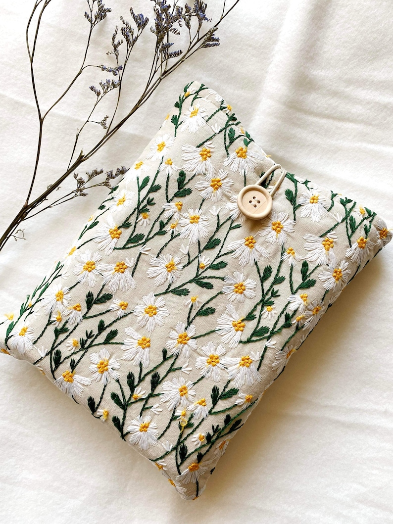 Embroidery Daisy Book Sleeve, Padded Book Cover, Book Purse, Floral Book Pouch, Book Accessories, Book Lover Gift, Book Protector, Book Bag image 1