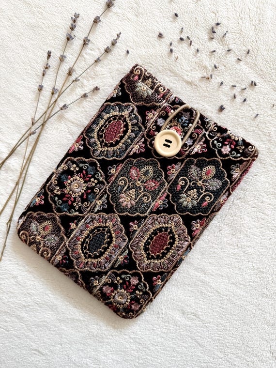Embroidery Floral Kobo & Kindle Sleeve, Kindle Paperwhite Case, Padded Kobo Libra Cover, Bookish Gifts for Bookworms, Book Accessories