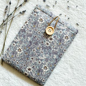Floral Kindle Sleeve, Kindle Paperwhite and Scribe Case, Padded Kindle Cover, Book & Kindle Accessories, Bookish Gifts for Readers