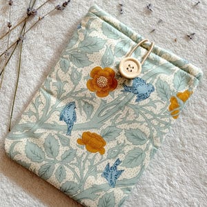 William Morris Kindle Sleeve, Paperwhite and Scribe Case, Padded Kindle Oasis Cover, Book & Kindle Accessories, Bookish Gifts for Readers