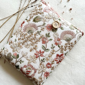 Pochette de livre brodée, Couverture de livre à fleurs, Veste de livre rose, Pochette de livre rembourrée, Accessoires de livre, Cadeau pour amateur de lecture, Protège-livre, Sac de livre