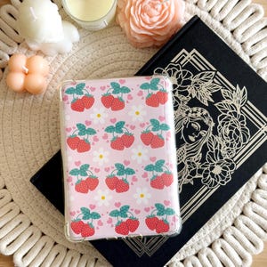 Strawberry Kindle Insert for Clear Case, Daisy Kindle Skin for Paperwhite Basic & Colorsoft, Kindle Accessories, Bookish Gifts for Readers