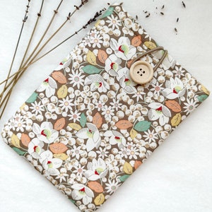 Flower Kindle Sleeve, Kindle Paperwhite and Scribe Case, Padded Kindle Cover, Book & Kindle Accessories, Bookish Gifts for Readers