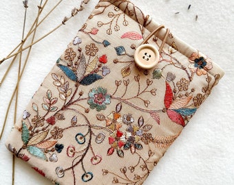 Embroidery Flower Kindle Sleeve, Kindle Cover, Kindle Paperwhite Case, Bookish Gift, Book Accessories, Padded Kindle Pouch, Kindle Protector