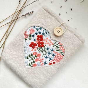 Embroidered Floral Kindle Sleeve, Kindle Paperwhite Case, Kindle Cover, Bookish Gifts, E-reader Cover, Book Accessories, Padded Kindle Pouch