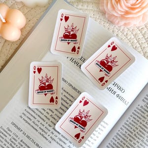 Queen of Books Kindle Sticker, Herz Karte Buch Aufkleber, Romanze Sticker, Buch & Kindle Accessoires, Geschenke für Leser, Bücherwurm Merch