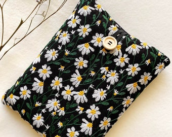 Embroidery Daisy Book Sleeve, Padded Book Cover, Book Purse, Floral Book Pouch, Book Accessories, Book Lover Gift, Book Protector, Book Bag