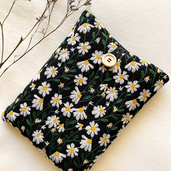 Embroidery Daisy Book Sleeve, Padded Book Cover, Book Purse, Floral Book Pouch, Book Accessories, Book Lover Gift, Book Protector, Book Bag