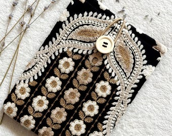 Embroidery Kindle Paperwhite and Scribe Case, Padded Kindle Sleeve, Flower Ebook Cover, Bookish Gifts for Readers, Book & Kindle Accessories