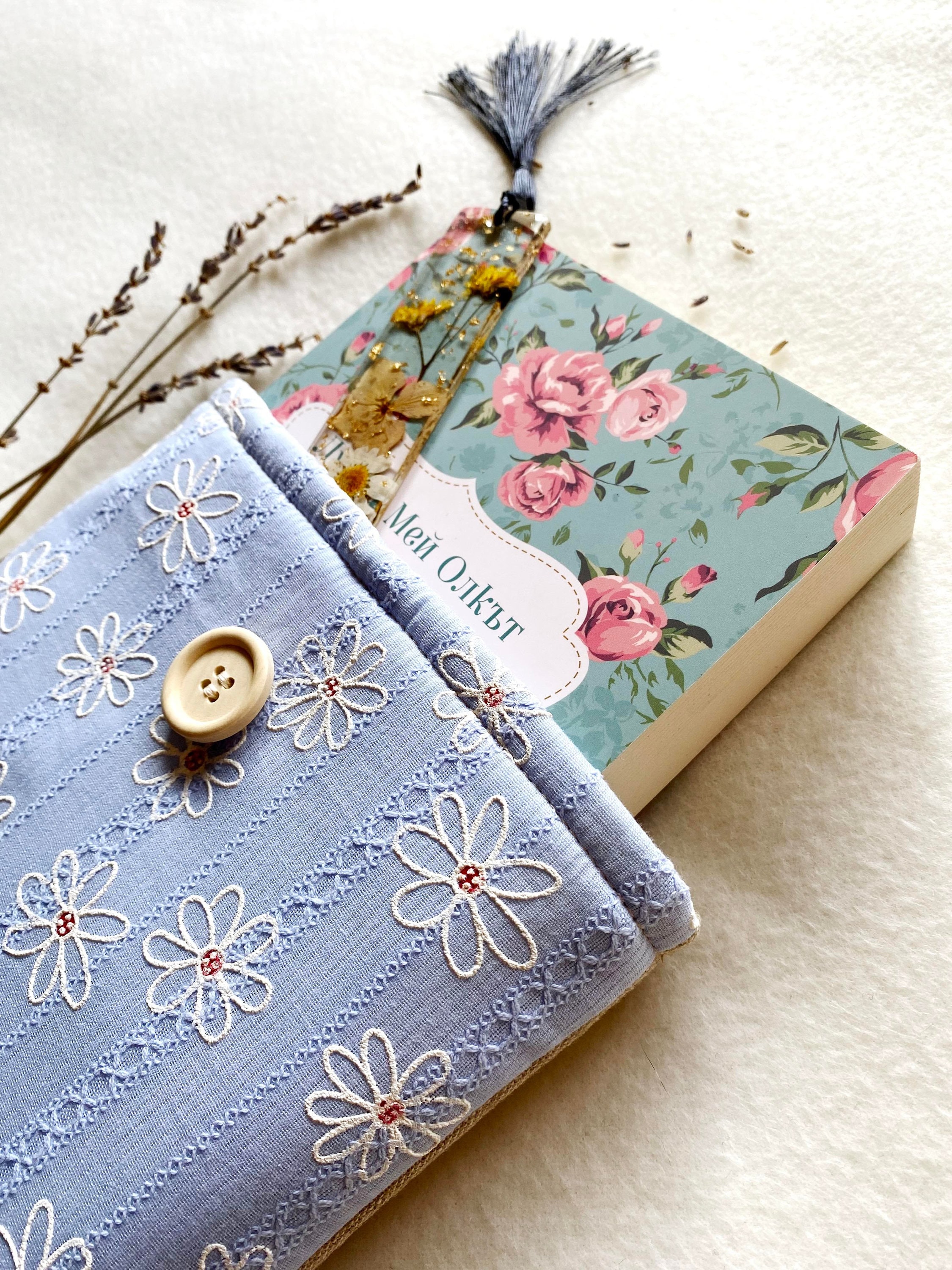 Embroidery Book Sleeve, Daisy Book Cover, Padded Book Pouch, Book and ...