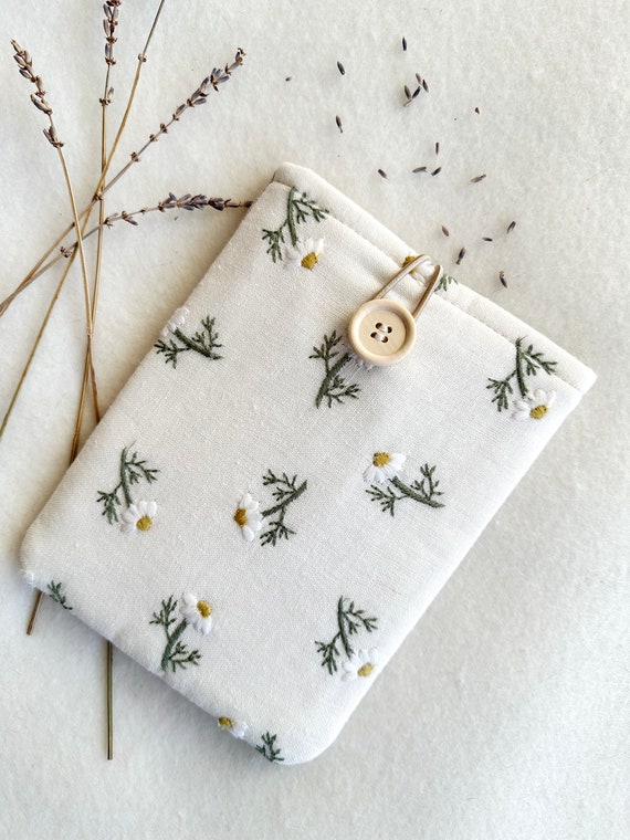 Embroidery Daisy Kindle Sleeve, Kindle Cover, Kindle Paperwhite Case, Book Lover Gift, Book Protector, Padded Kindle Pouch, Book Accessories