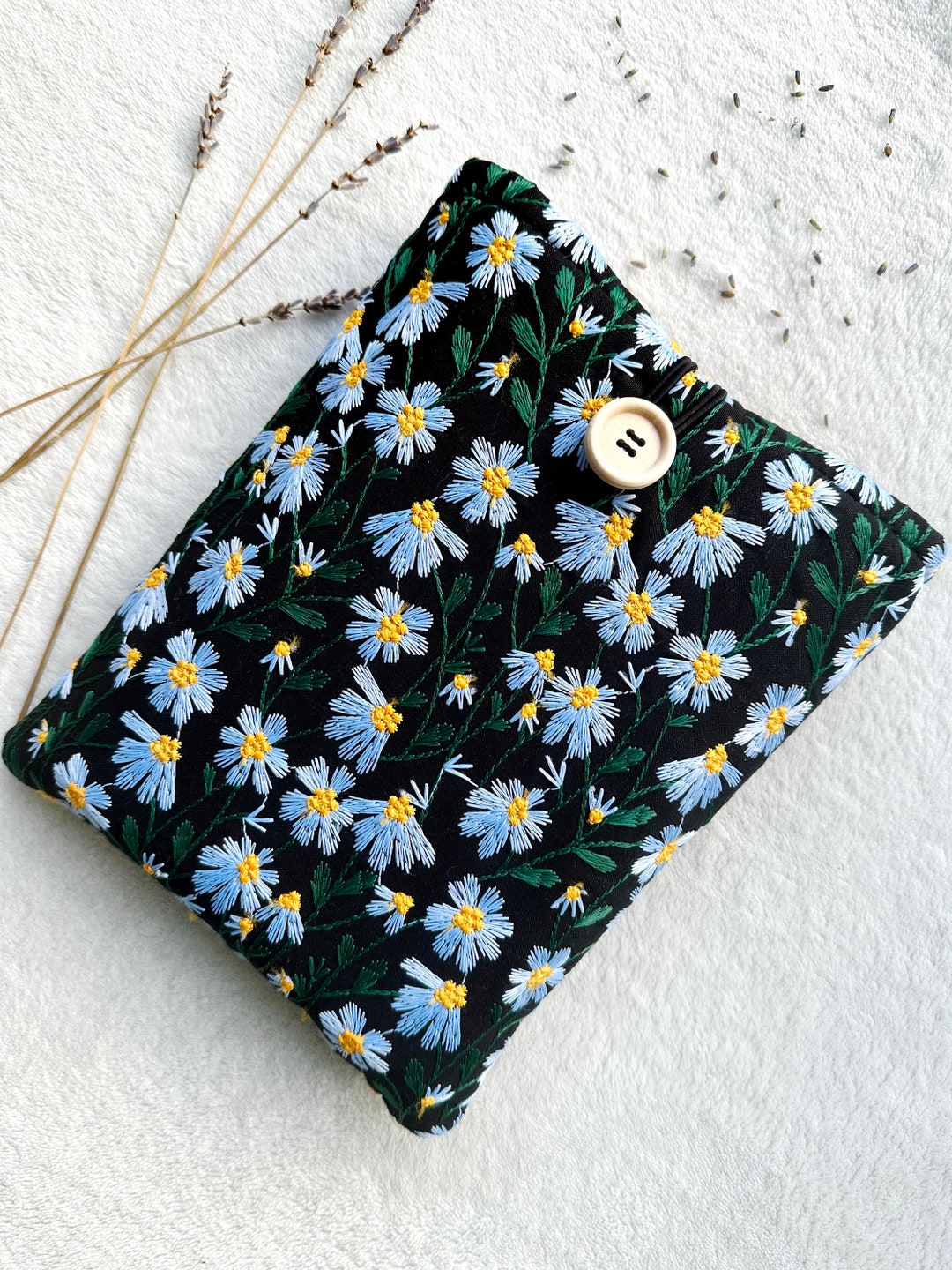 Embroidery Daisy Book Sleeve, Padded Book Cover, Flowers Book Purse, Fabric Book Pouch, Book Accessories, Book Lover Gift, Book Protector - Etsy