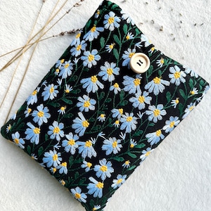 Pochette de livre marguerite brodée, Couverture de livre rembourrée, Porte-livre fleurs, Pochette de livre en tissu, Accessoires de livre, Cadeau pour amateur de lecture, Protège-livre