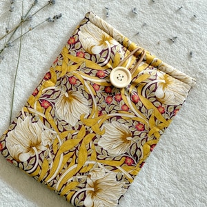 William Morris Kindle Sleeve, Kindle Paperwhite Case, Kindle Oasis Cover, Book Lover Gift, Book Accessories, Padded Kindle Pouch, Kindle Bag