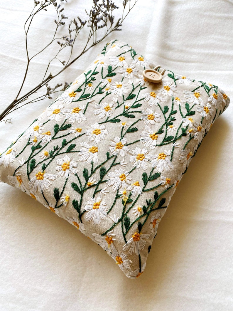 Embroidery Daisy Book Sleeve, Padded Book Cover, Book Purse, Floral Book Pouch, Book Accessories, Book Lover Gift, Book Protector, Book Bag image 2