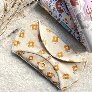 Blumen Kindle Tasche, Gepolsterte Kindle Tasche, Kindle Paperwhite Hülle, Geschenk für Buchliebhaber, Buchzubehör, Floral Kindle Hülle
