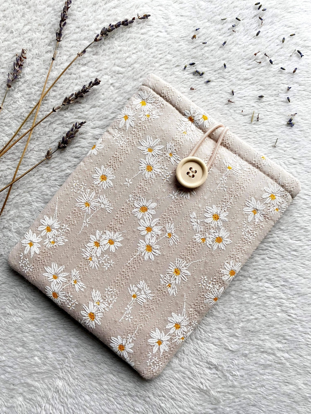 Embroidered Daisy Kindle Sleeve, Padded Kindle Pouch, Kindle Embroidered Daisy Kindle Sleeve, Padded Kindle Pouch, Kindle