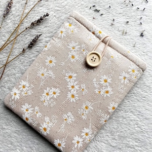 Embroidered Daisy Kindle Sleeve, Padded Kindle Pouch, Kindle Paperwhite Case, Floral Kindle Oasis Cover, Book Lover Gift, Book Accessories