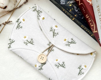 Embroidery Daisy Kindle Pouch, Padded Kindle Sleeve, Kindle Paperwhite Case, Book Lover Gift, Book Accessories, Floral Kindle Cover