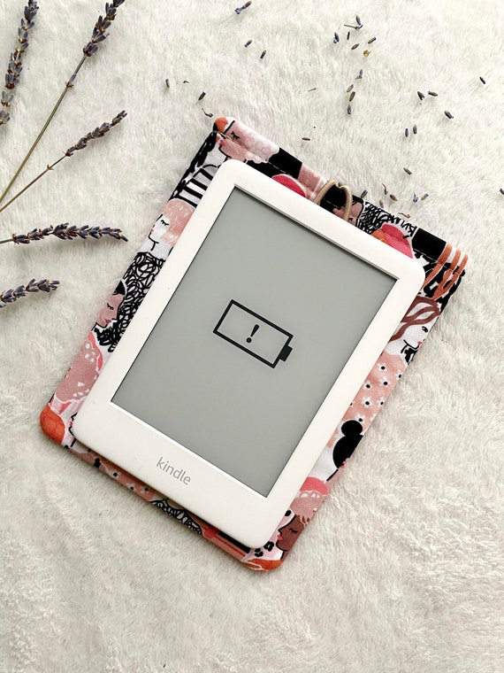 Pink Daisy Padded Kindle Sleeve E-reader Cover. Fall Kindle cover Book Nerd Paperwhite and Oasis Case Bookish Gifts