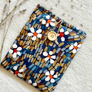 Kindle Paperwhite & Scribe Case, Padded Kindle Sleeve, Daisy Ebook Cover, Bookish Gifts, Book Lover Accessories, Kindle Pouch for Readers