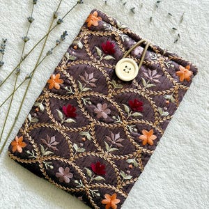 Embroidered Kindle Sleeve, Kindle Paperwhite and Scribe Case, Floral Kindle Cover, Book & Kindle Accessories, Bookish Gifts for Readers