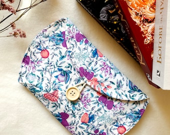 Berry Kindle Pouch, Padded Kindle Sleeve, Kindle Paperwhite Case, Bookish Gifts, Book Accessories, Floral Kindle Cover, Kindle Protector