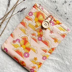 Sunset Kindle Sleeve, Padded Kindle Cover, Paperwhite and Oasis Case, Bookish Gifts, Book Nerd, E-reader Cover, Fabric Kindle Pouch.